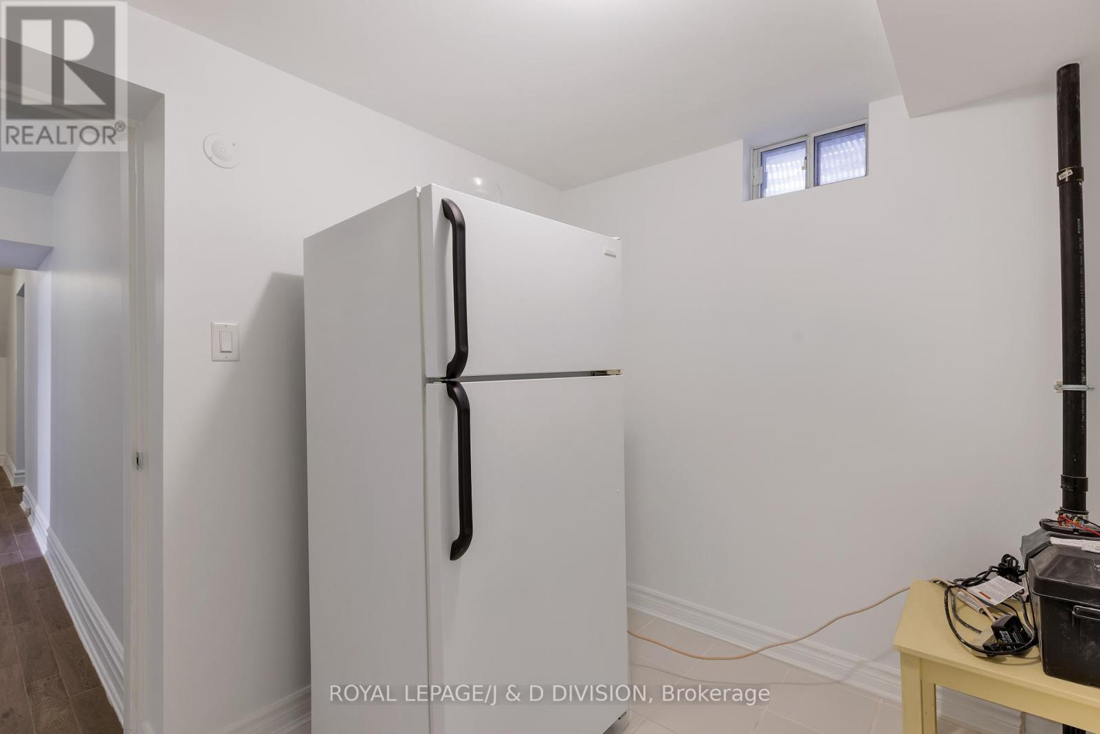 27 Paramount Court, Toronto, Ontario  M6M 2L3 - Photo 38 - W12373604
