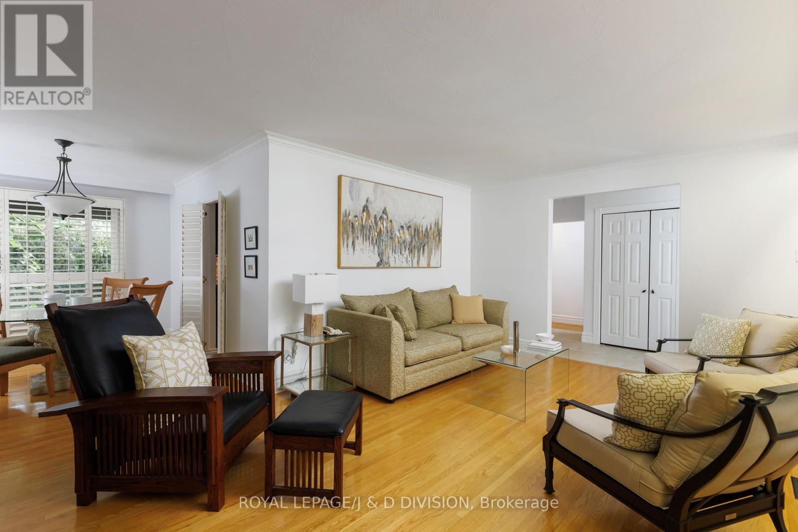 27 Paramount Court, Toronto, Ontario  M6M 2L3 - Photo 6 - W12373604