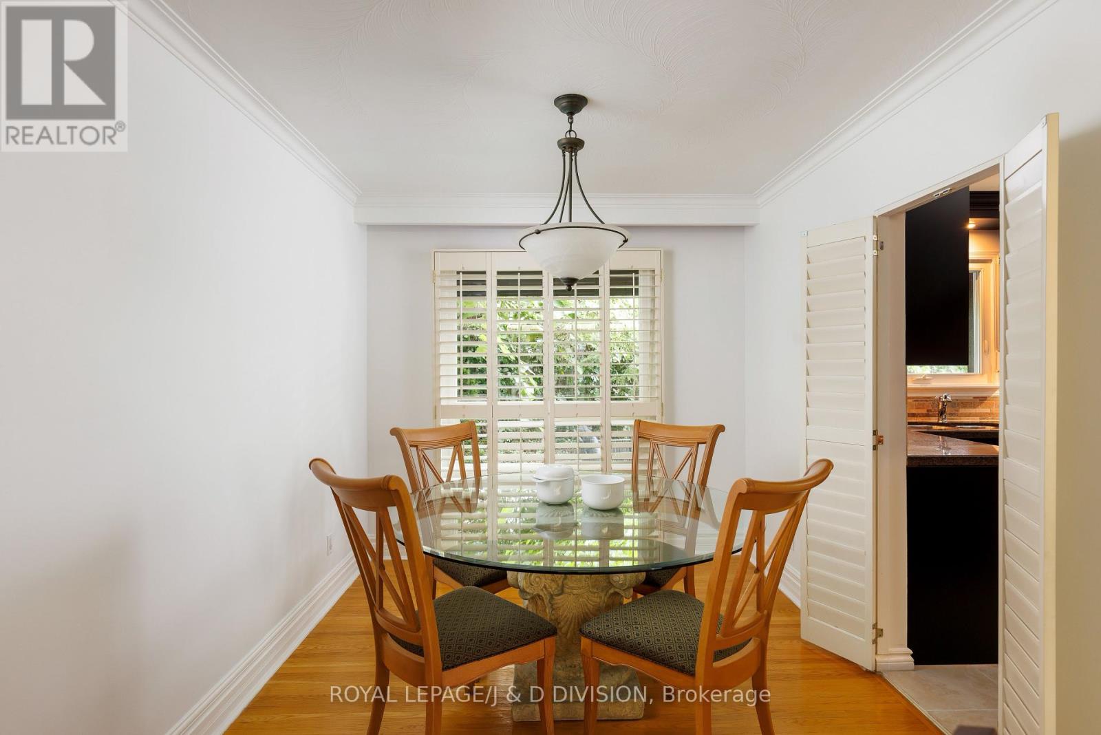 27 Paramount Court, Toronto, Ontario  M6M 2L3 - Photo 8 - W12373604