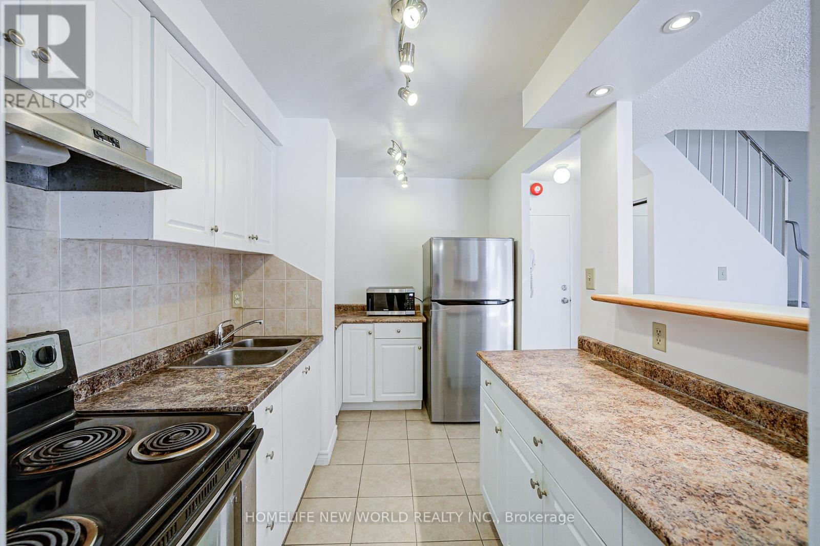 325 - 1455 Williamsport Drive, Mississauga, Ontario  L4X 2T5 - Photo 11 - W12373607