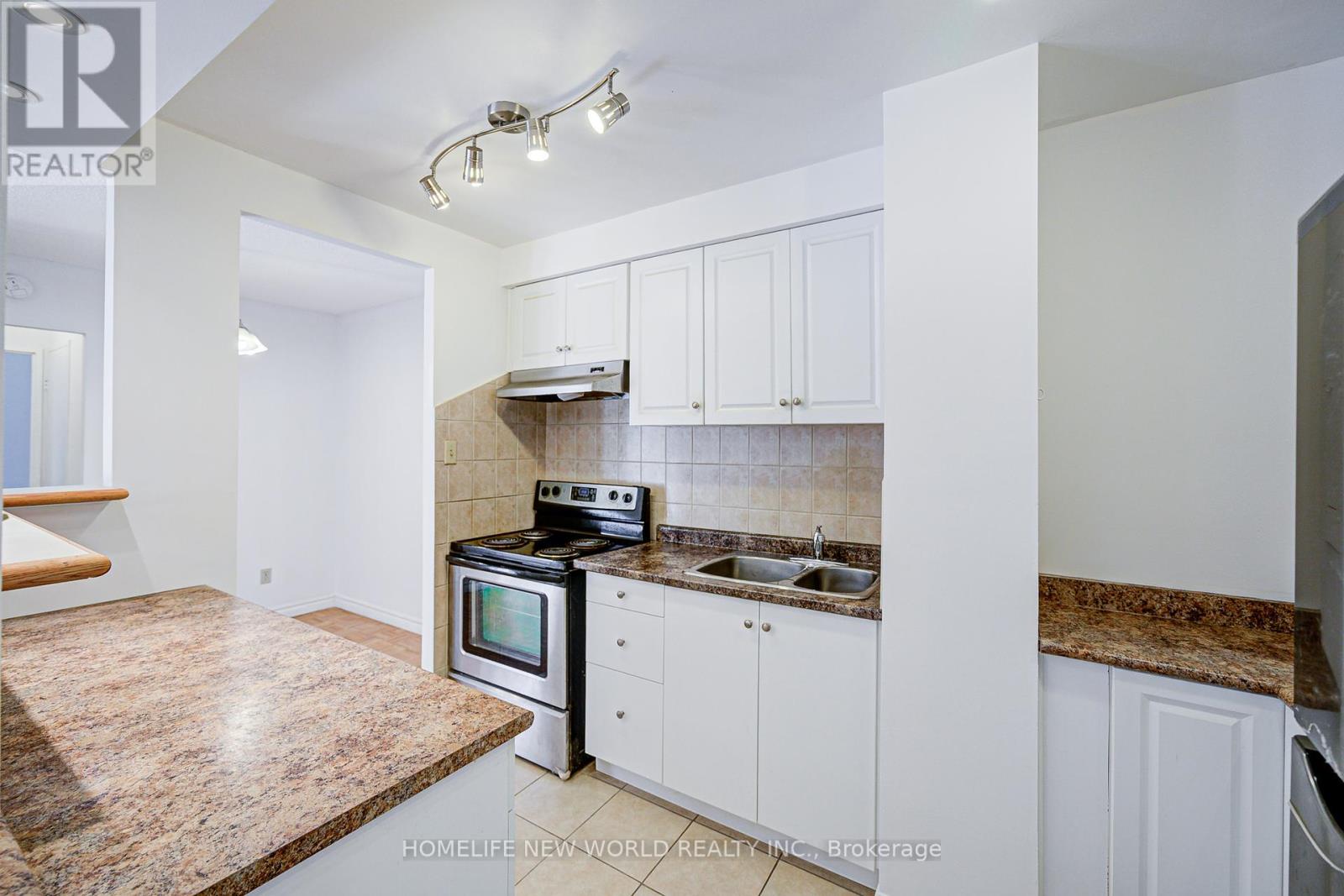 325 - 1455 Williamsport Drive, Mississauga, Ontario  L4X 2T5 - Photo 12 - W12373607