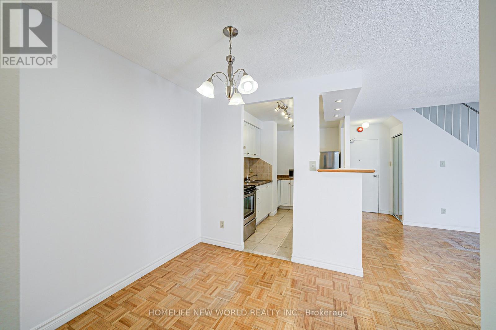 325 - 1455 Williamsport Drive, Mississauga, Ontario  L4X 2T5 - Photo 6 - W12373607