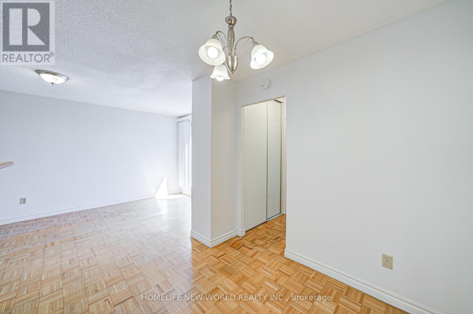 325 - 1455 Williamsport Drive, Mississauga, Ontario  L4X 2T5 - Photo 8 - W12373607