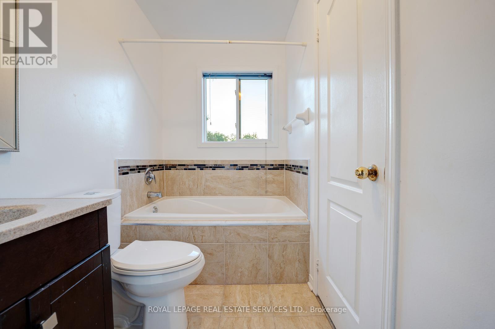 73 Mare Crescent, Toronto (West Humber-Clairville), Ontario  M9W 7E7 - Photo 13 - W12373628