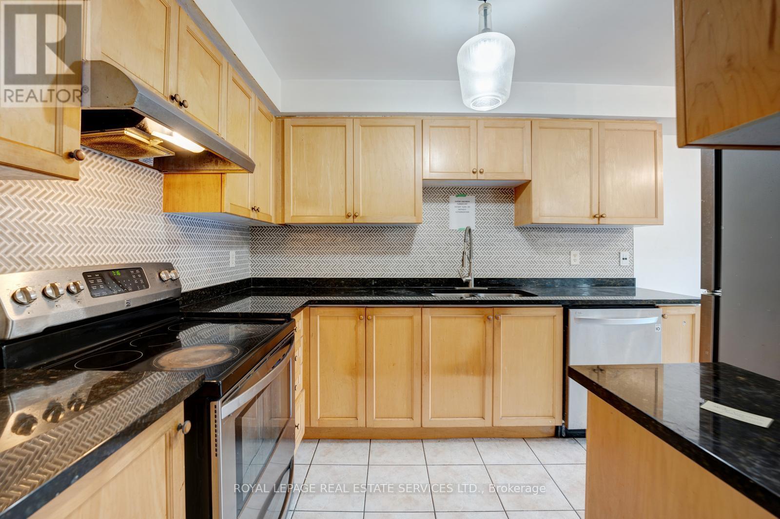 73 Mare Crescent, Toronto (West Humber-Clairville), Ontario  M9W 7E7 - Photo 7 - W12373628