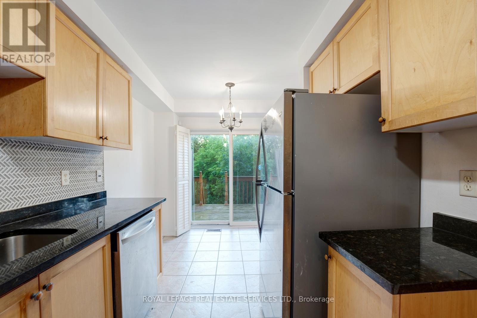 73 Mare Crescent, Toronto (West Humber-Clairville), Ontario  M9W 7E7 - Photo 8 - W12373628
