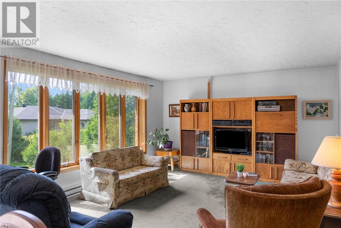Property at 1763 Sunnyside Road image 3