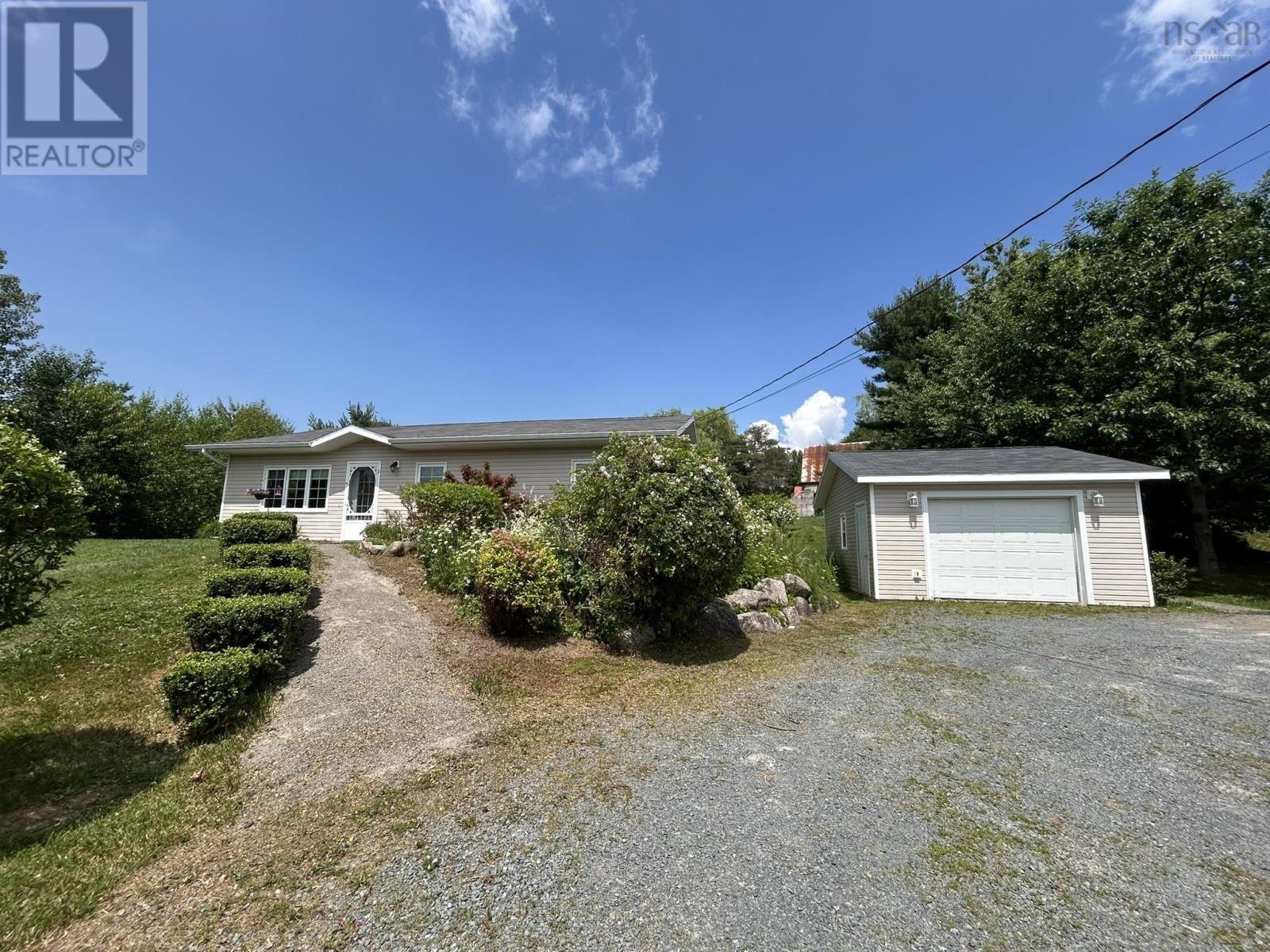 13697 Highway 1, Hants Border, Nova Scotia  B0P 1P0 - Photo 1 - 202516875