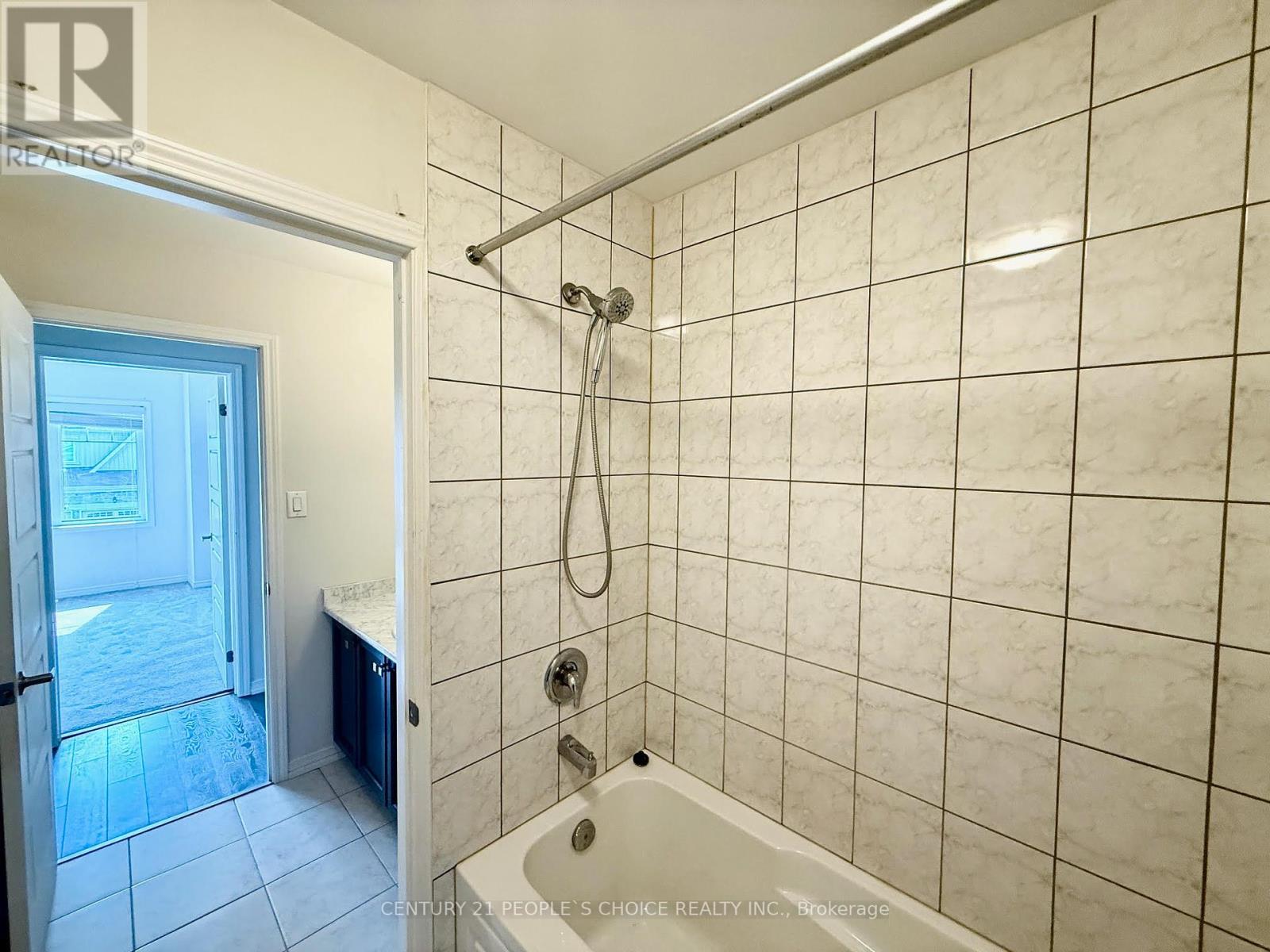 8612 Chickory Trail, Niagara Falls, Ontario  L2H 3S4 - Photo 25 - X12373597