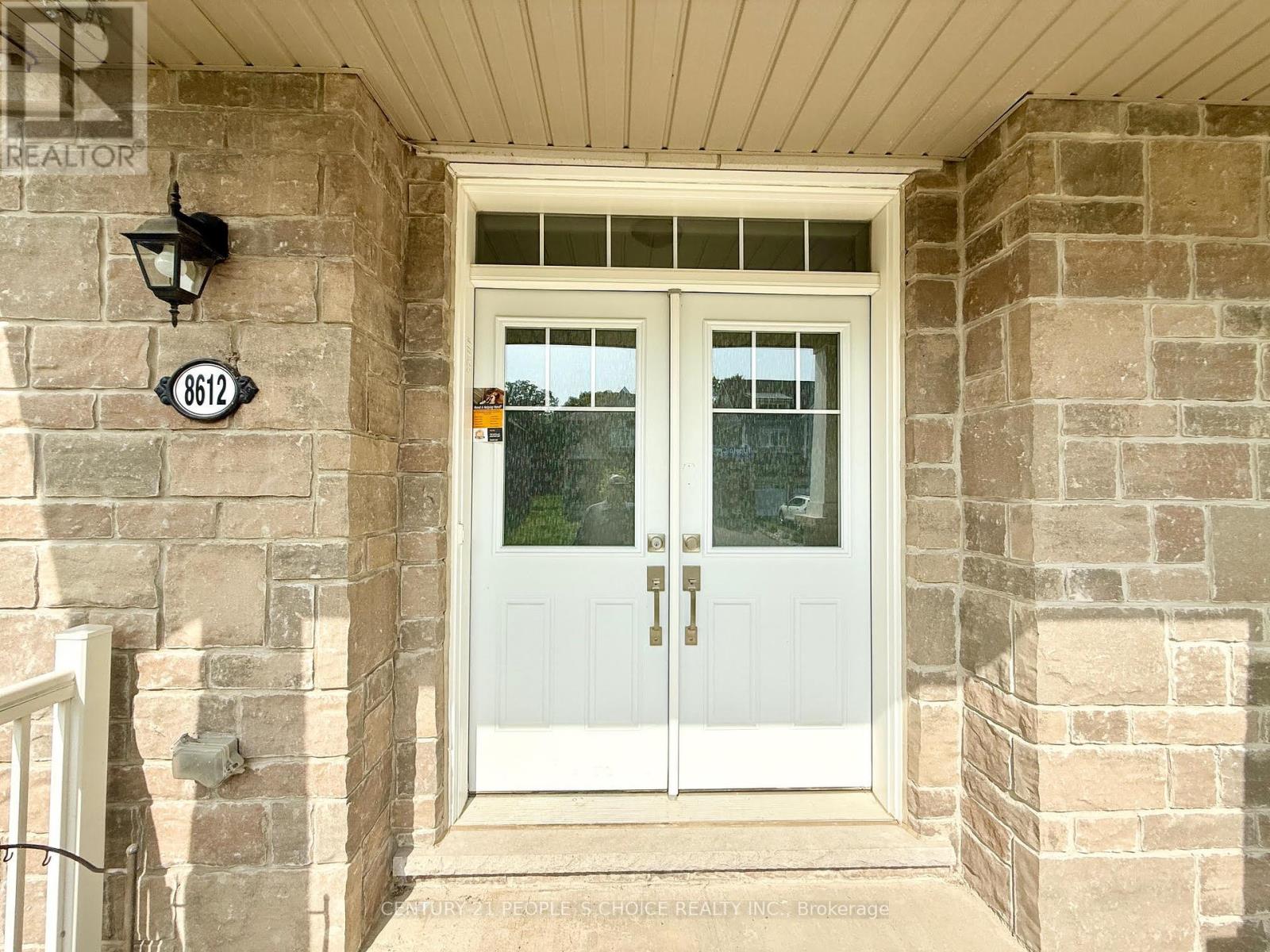 8612 Chickory Trail, Niagara Falls, Ontario  L2H 3S4 - Photo 5 - X12373597