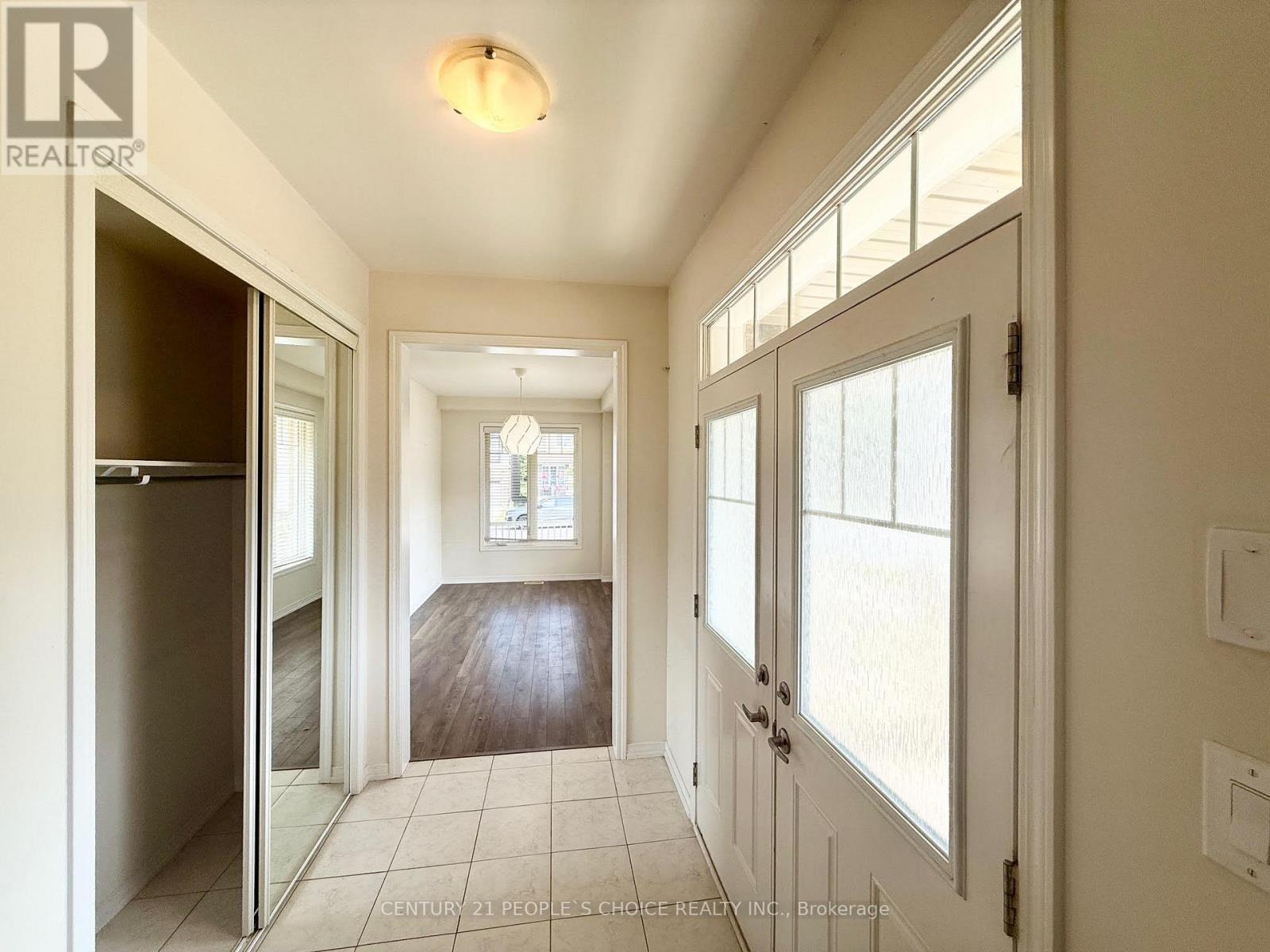 8612 Chickory Trail, Niagara Falls, Ontario  L2H 3S4 - Photo 8 - X12373597