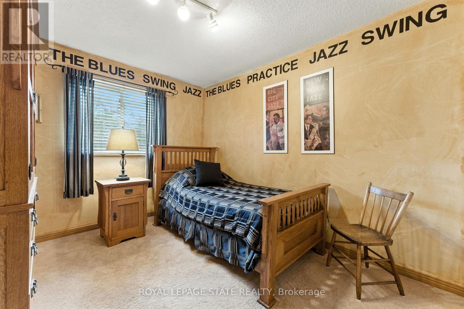 3 Atkins Drive, Hamilton (Gurnett), Ontario  L9C 6T6 - Photo 27 - X12373635