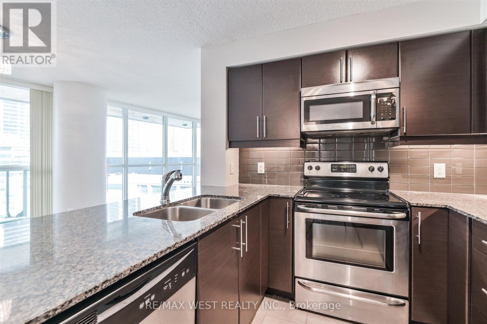 903 - 33 Bay Street, Toronto, Ontario  M5J 2Z3 - Photo 12 - C12373848
