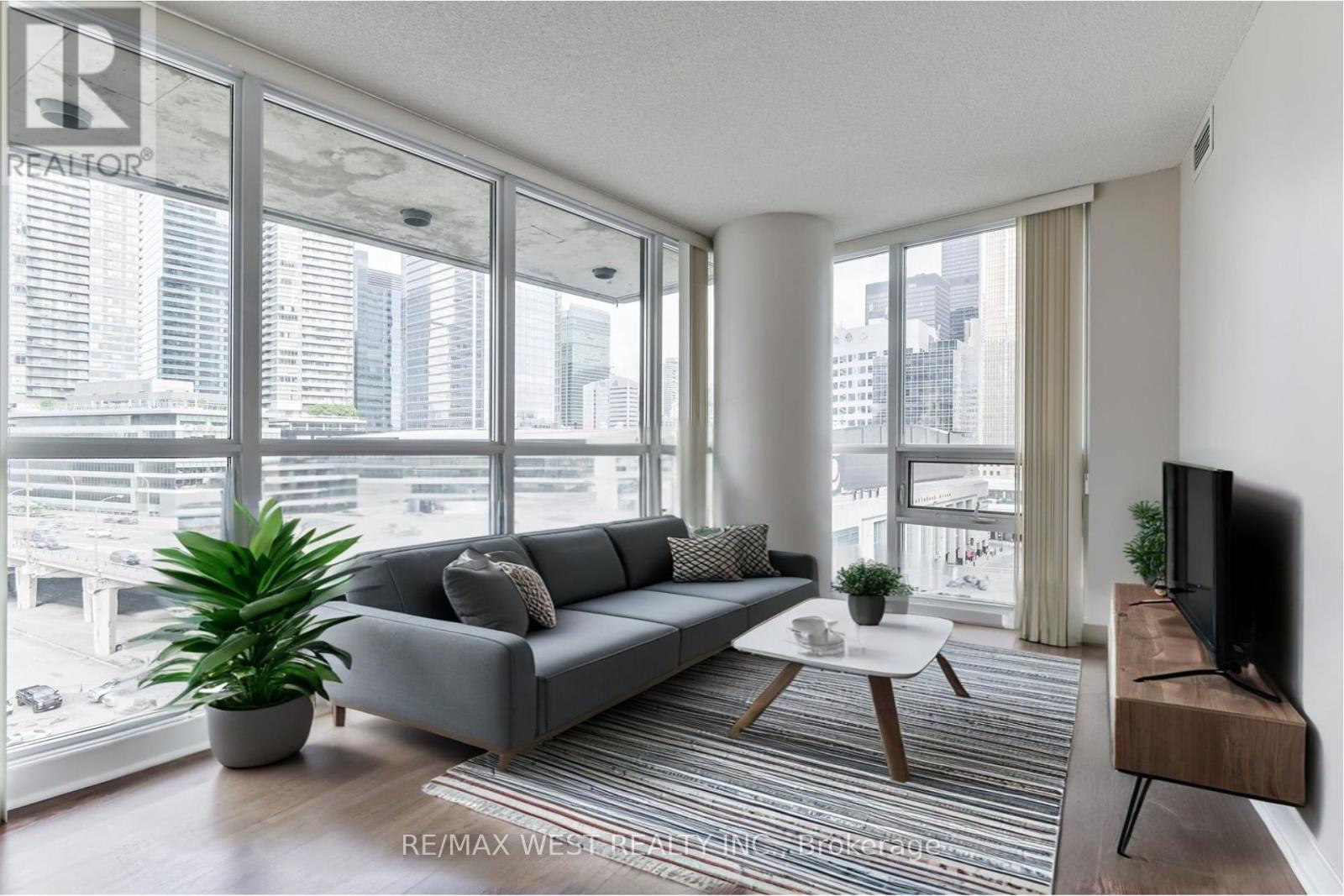 903 - 33 Bay Street, Toronto, Ontario  M5J 2Z3 - Photo 2 - C12373848