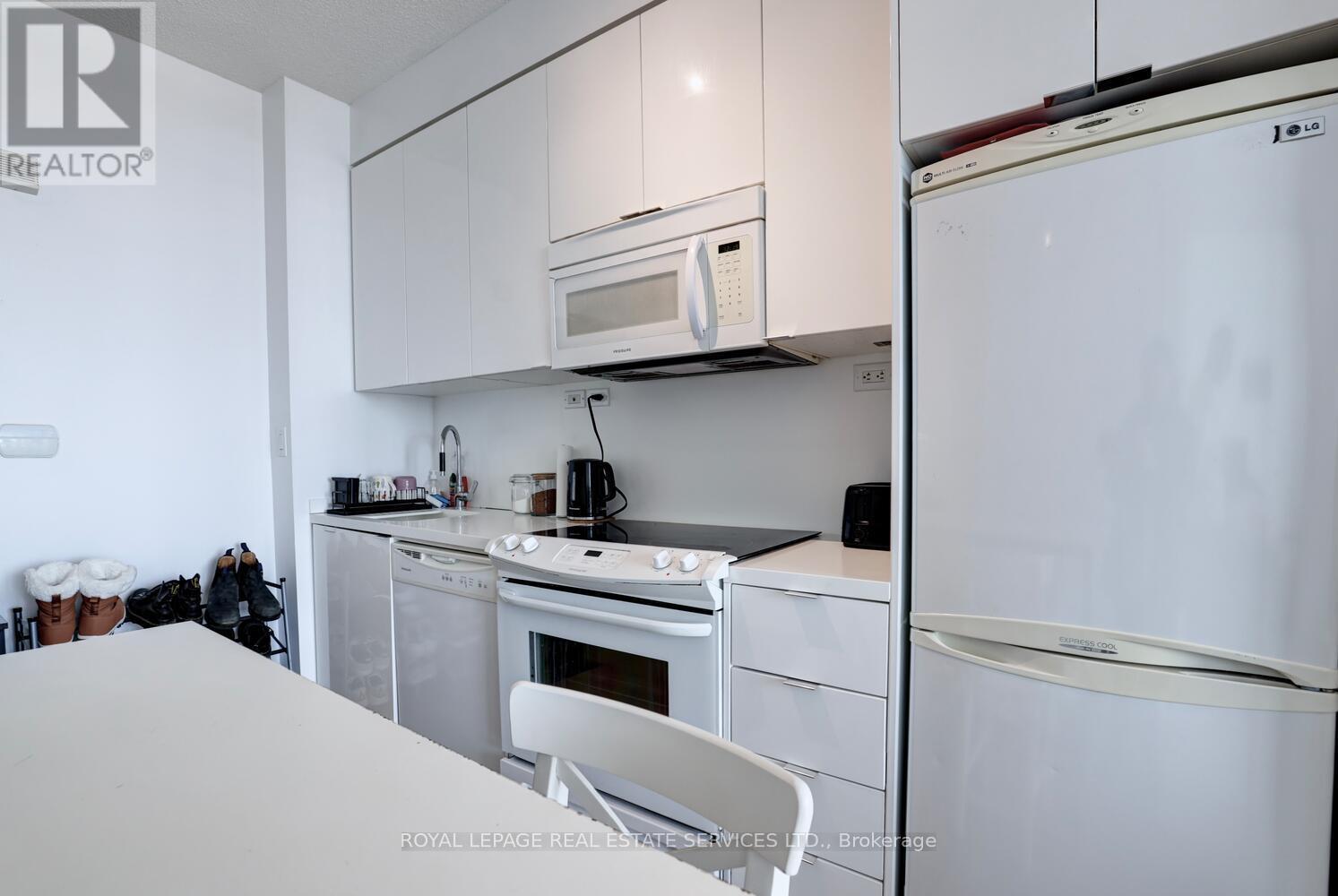 3515 - 15 Iceboat Terrace, Toronto, Ontario  M5V 4A5 - Photo 8 - C12373883