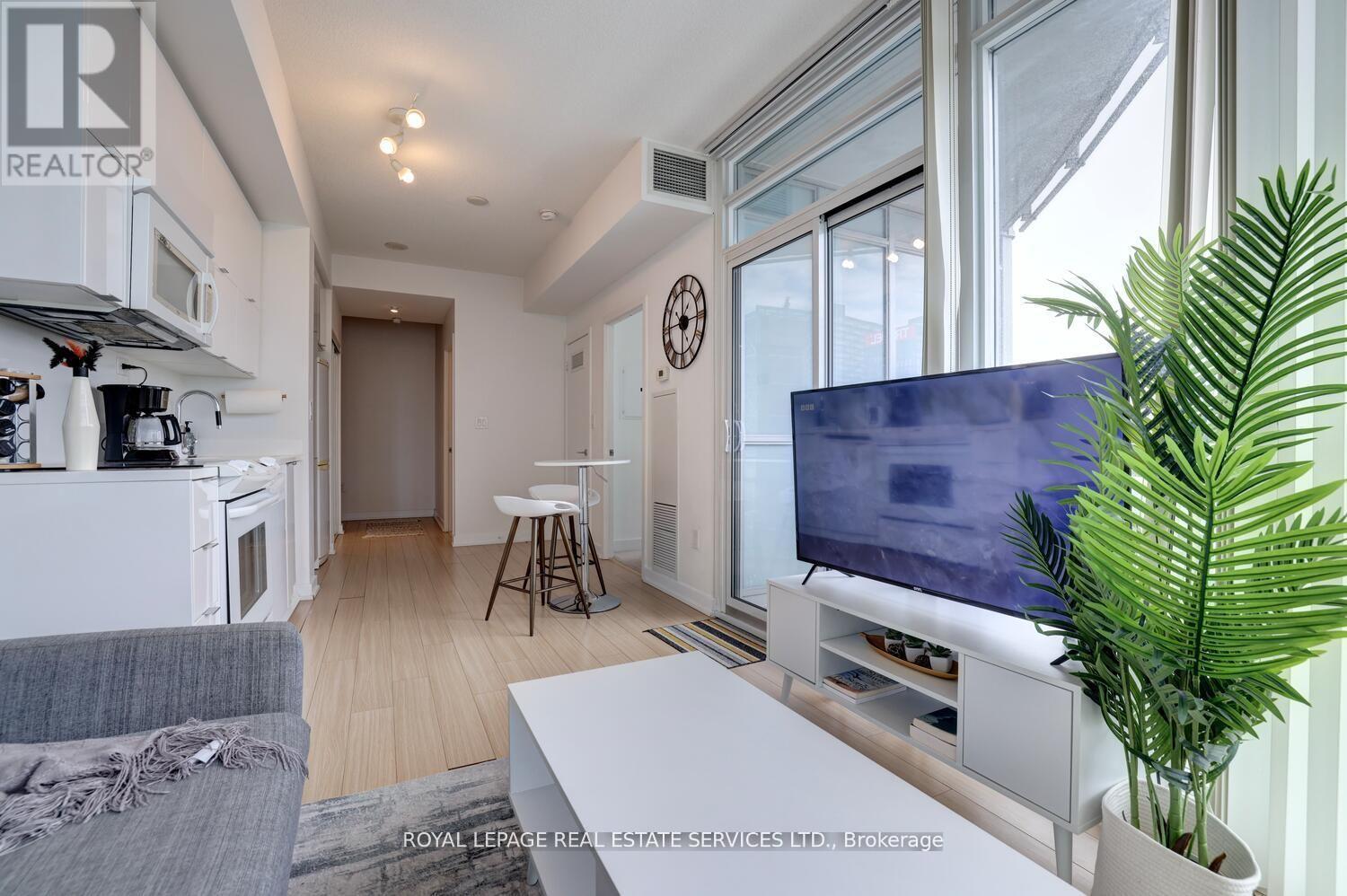 3902 - 21 Iceboat Terrace, Toronto, Ontario  M5V 4A9 - Photo 12 - C12373888