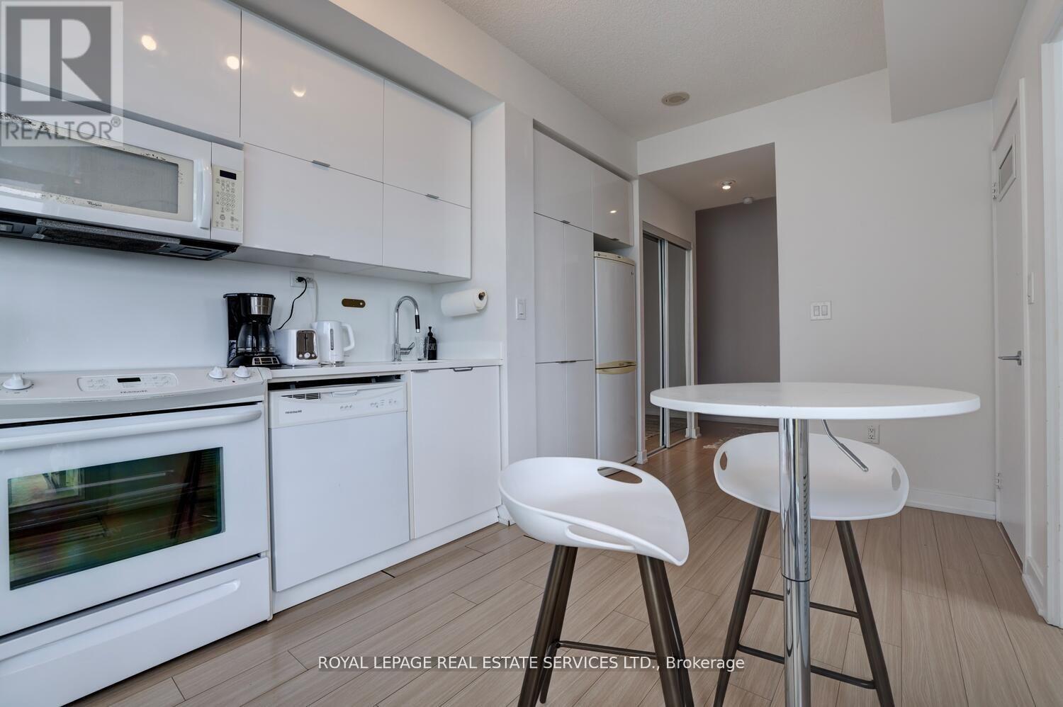 3902 - 21 Iceboat Terrace, Toronto, Ontario  M5V 4A9 - Photo 15 - C12373888