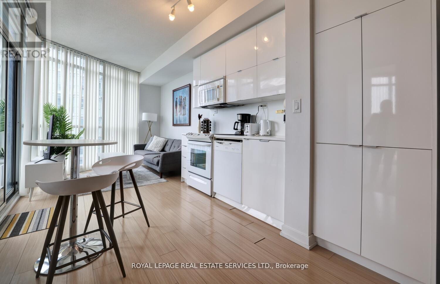 3902 - 21 Iceboat Terrace, Toronto, Ontario  M5V 4A9 - Photo 17 - C12373888