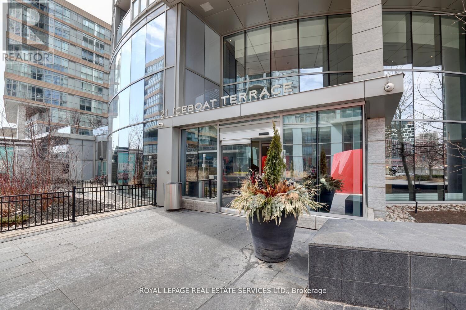 3902 - 21 Iceboat Terrace, Toronto, Ontario  M5V 4A9 - Photo 2 - C12373888