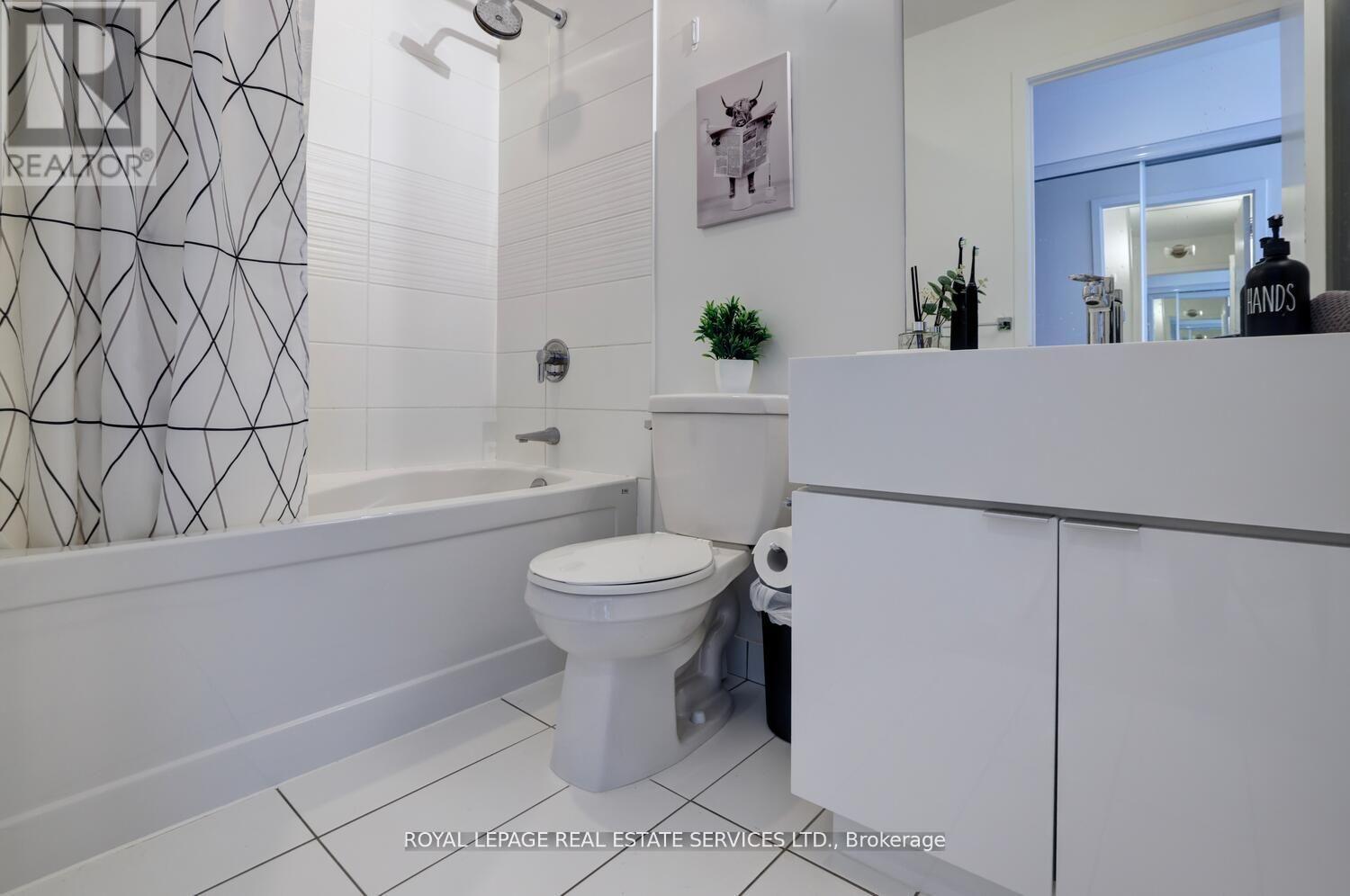 3902 - 21 Iceboat Terrace, Toronto, Ontario  M5V 4A9 - Photo 20 - C12373888