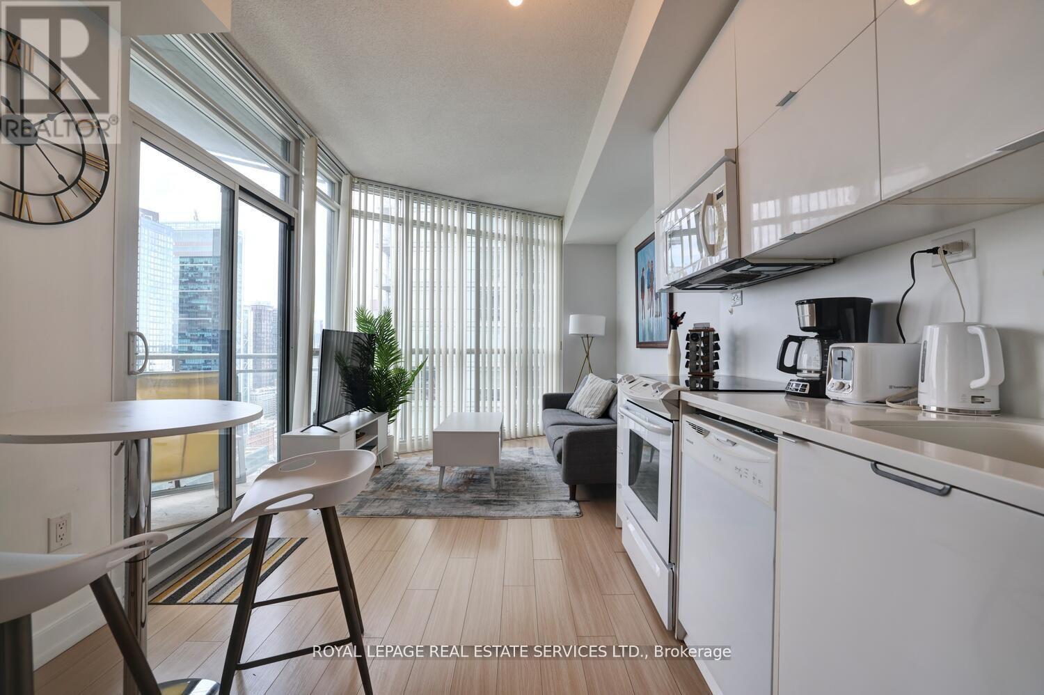 3902 - 21 Iceboat Terrace, Toronto, Ontario  M5V 4A9 - Photo 9 - C12373888
