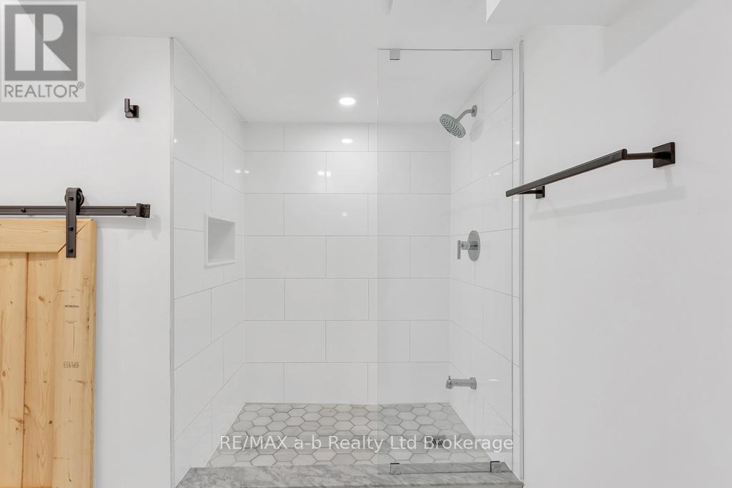 33 Stanley Street, St. Thomas, Ontario  N5R 3E7 - Photo 26 - X12373320
