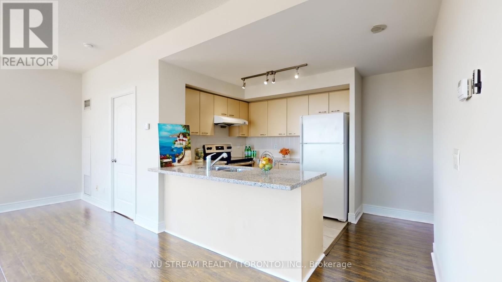 1020 - 62 Suncrest Boulevard, Markham, Ontario  L3T 7Y6 - Photo 12 - N12373649