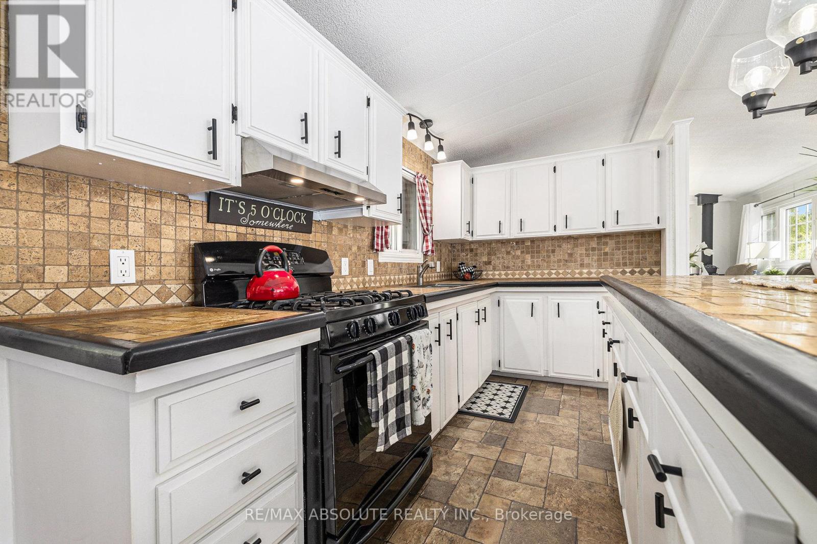 110 Sunset Drive, Carleton Place, Ontario  K7C 4R5 - Photo 8 - X12373997
