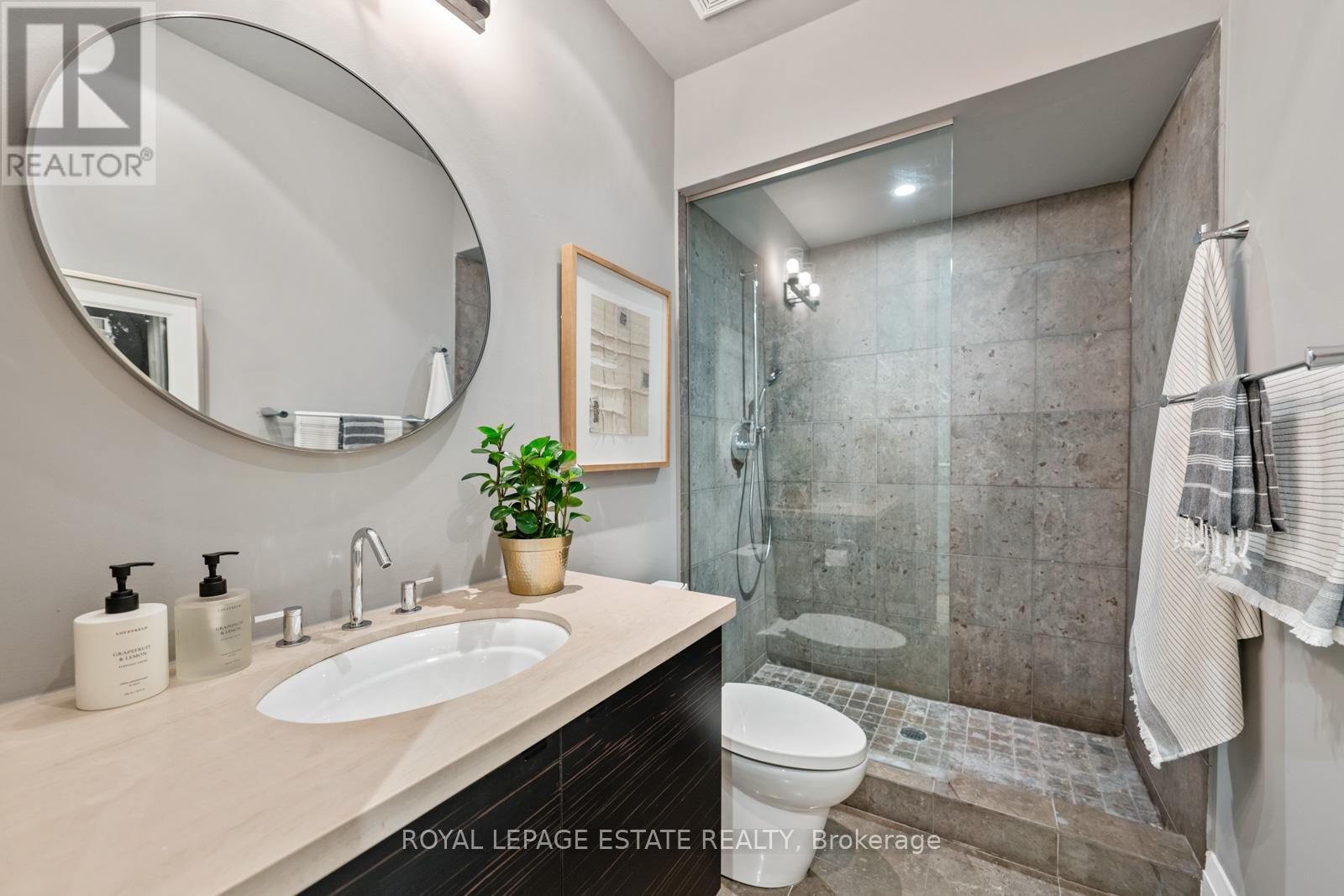 62 Hubbard Boulevard, Toronto, Ontario  M4E 1A4 - Photo 10 - E12373872