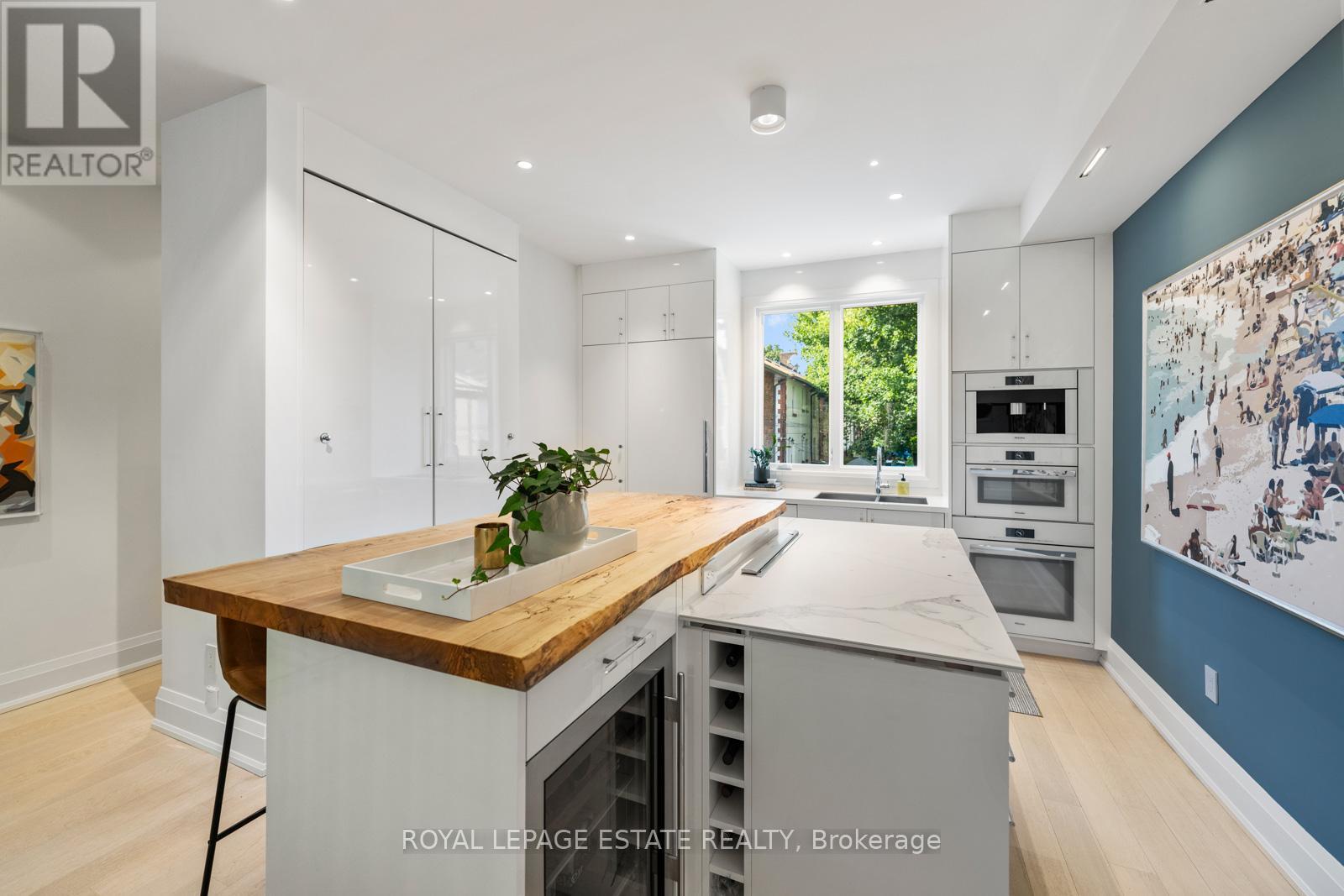 62 Hubbard Boulevard, Toronto, Ontario  M4E 1A4 - Photo 11 - E12373872