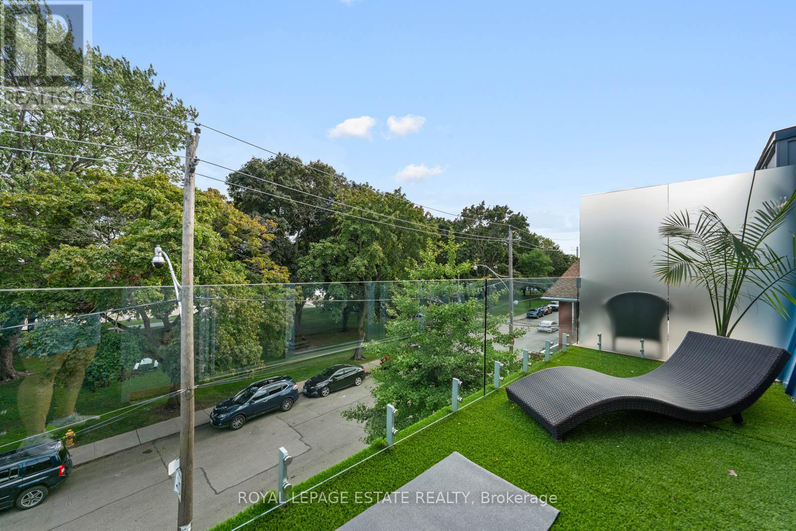 62 Hubbard Boulevard, Toronto, Ontario  M4E 1A4 - Photo 38 - E12373872