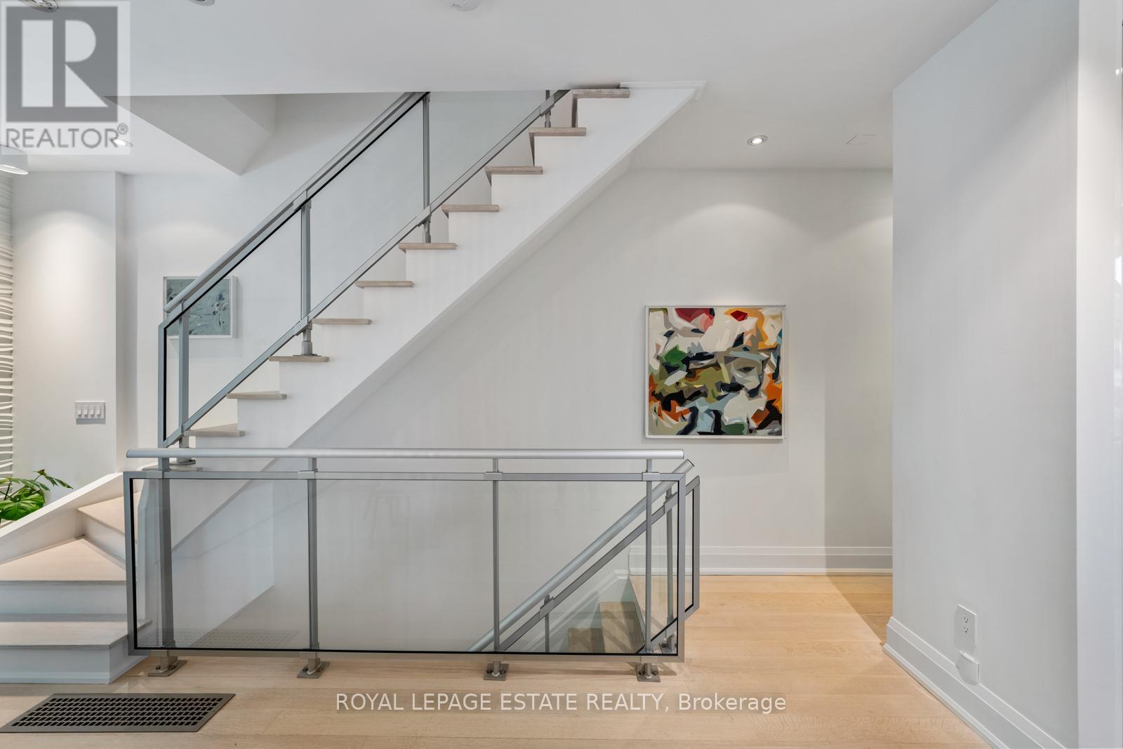 62 Hubbard Boulevard, Toronto, Ontario  M4E 1A4 - Photo 9 - E12373872