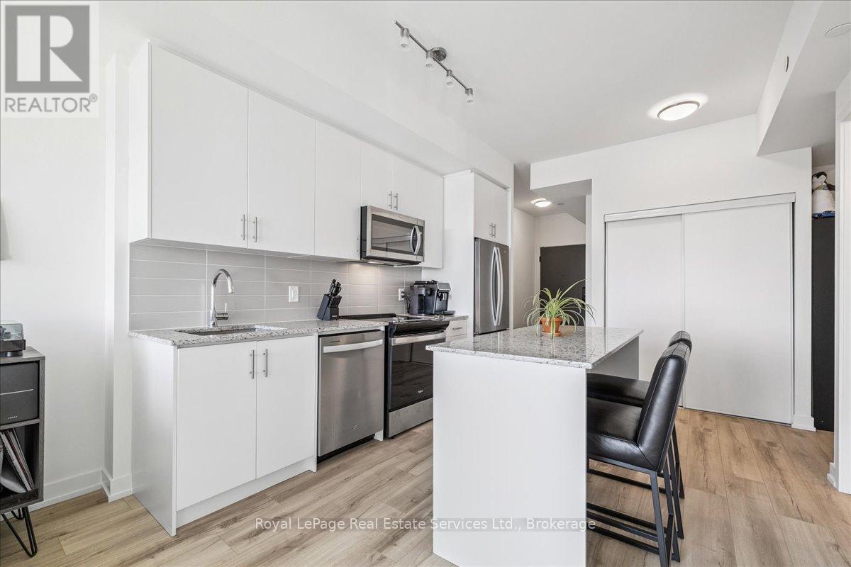 2001 - 335 Wheat Boom Drive, Oakville, Ontario  L6H 7Y1 - Photo 12 - W12373999