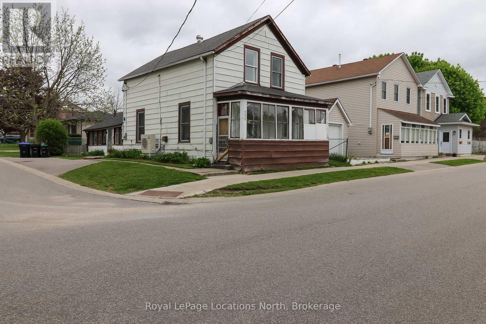 252 Simcoe Street, Collingwood, Ontario  L9Y 1J3 - Photo 1 - S12373973