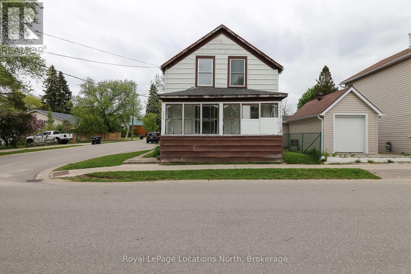 252 Simcoe Street, Collingwood, Ontario  L9Y 1J3 - Photo 2 - S12373973