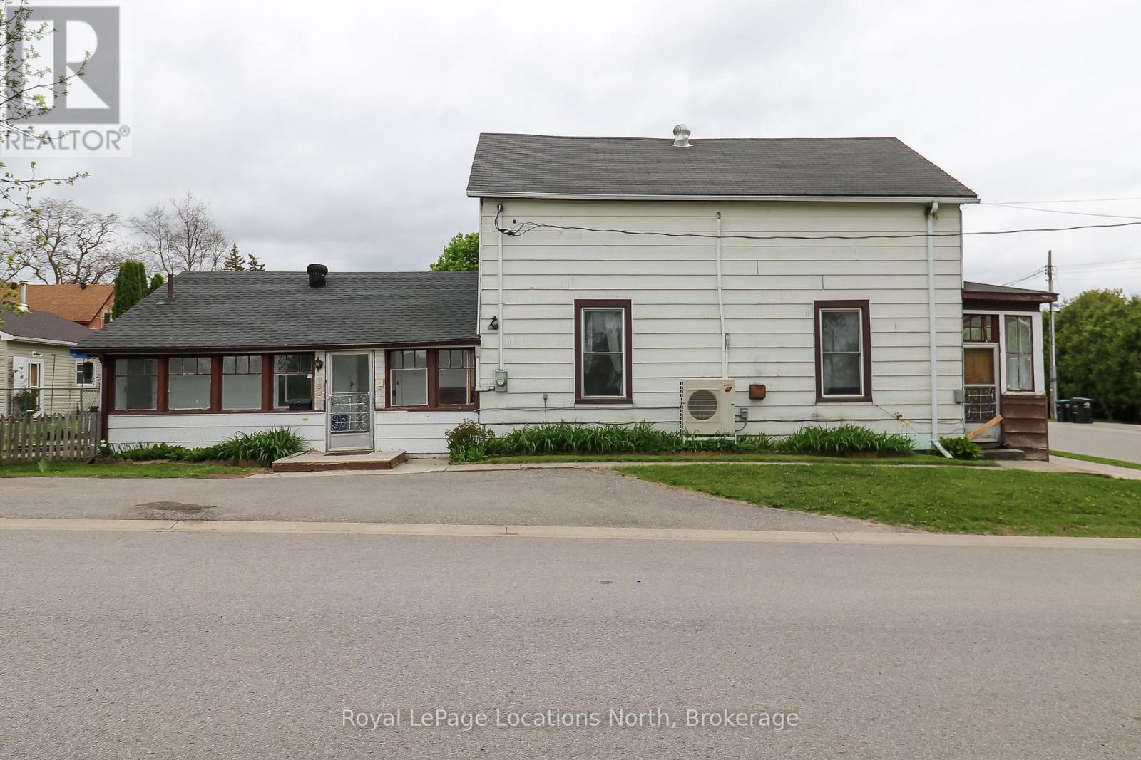 252 Simcoe Street, Collingwood, Ontario  L9Y 1J3 - Photo 3 - S12373973