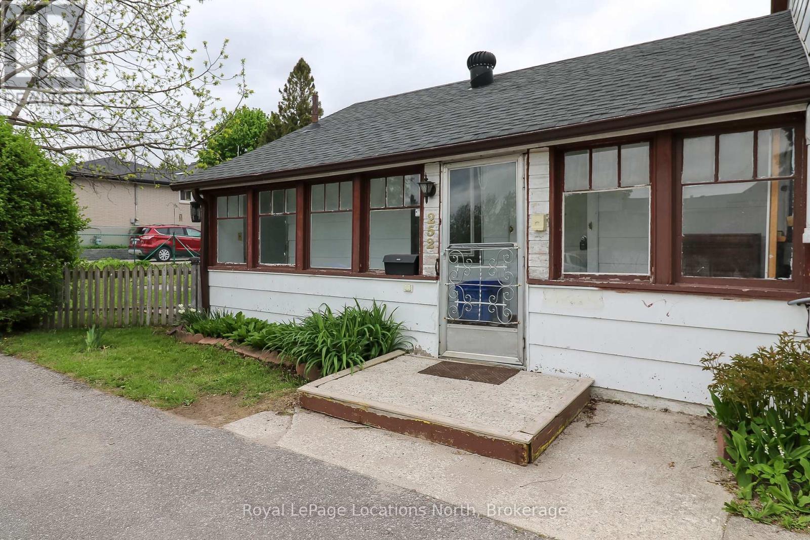 252 Simcoe Street, Collingwood, Ontario  L9Y 1J3 - Photo 5 - S12373973