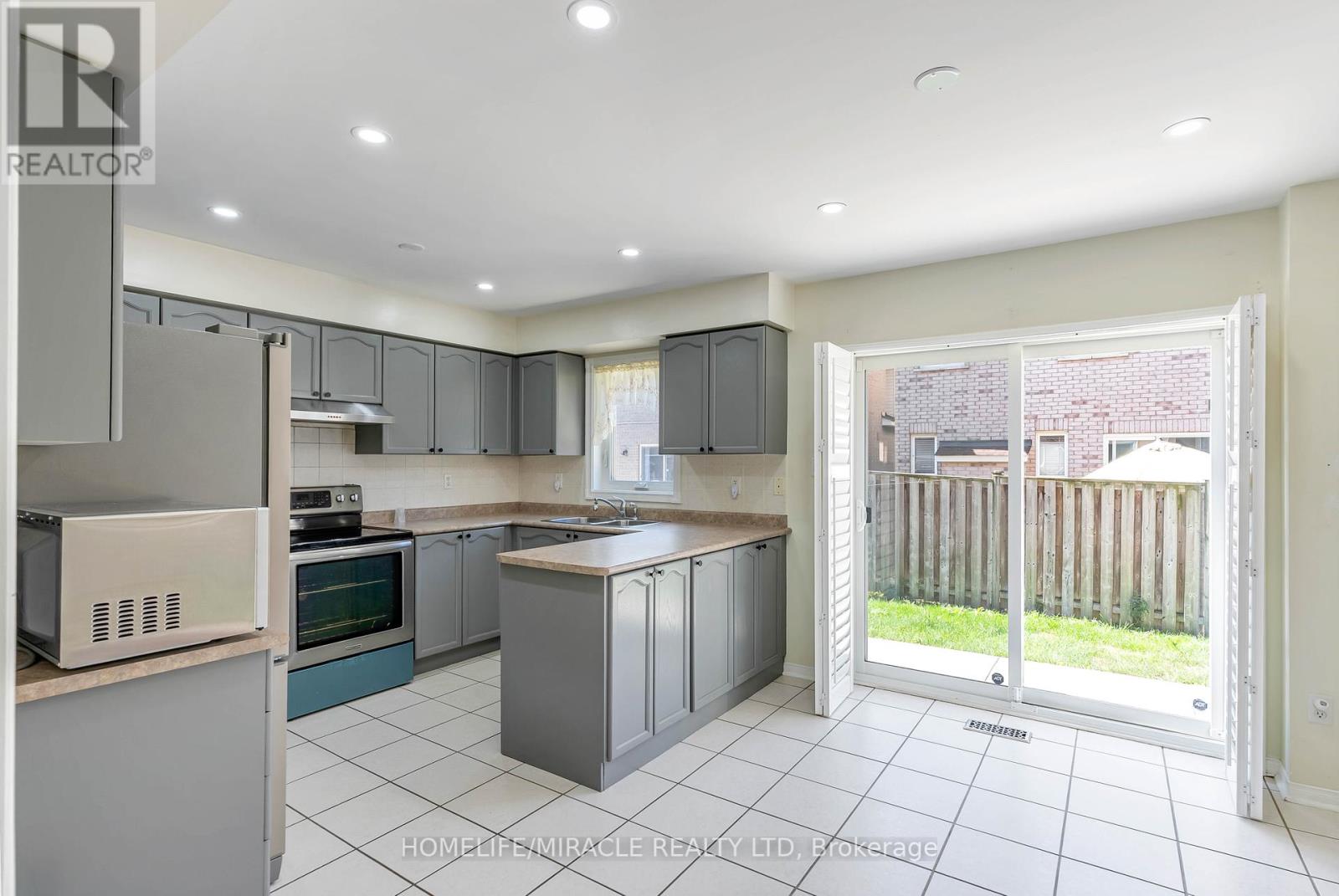 14 Galveston Crescent, Brampton, Ontario  L7A 3R7 - Photo 6 - W12372789