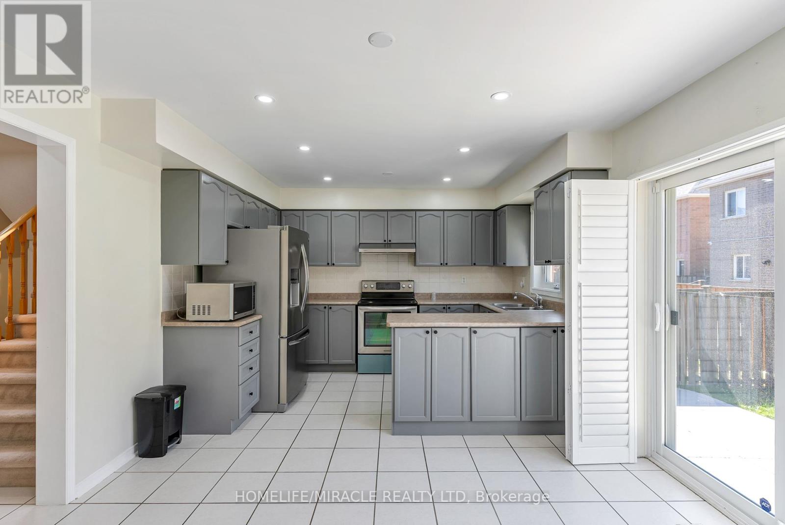 14 Galveston Crescent, Brampton, Ontario  L7A 3R7 - Photo 7 - W12372789