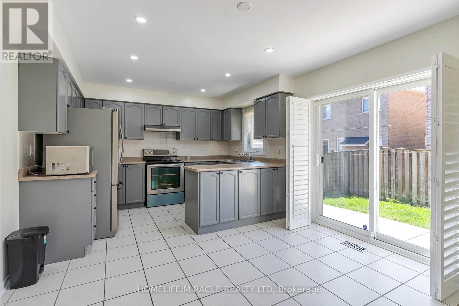 14 Galveston Crescent, Brampton, Ontario  L7A 3R7 - Photo 8 - W12372789