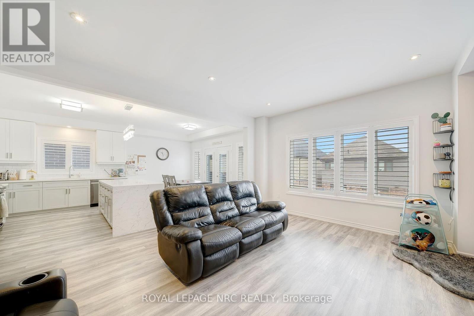 4071 Thomas Street, Lincoln, Ontario  L3J 0S5 - Photo 6 - X12373977