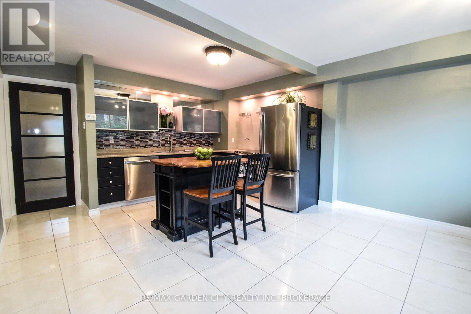 37 - 185 Denistoun Street, Welland, Ontario  L3C 6J6 - Photo 8 - X12374028