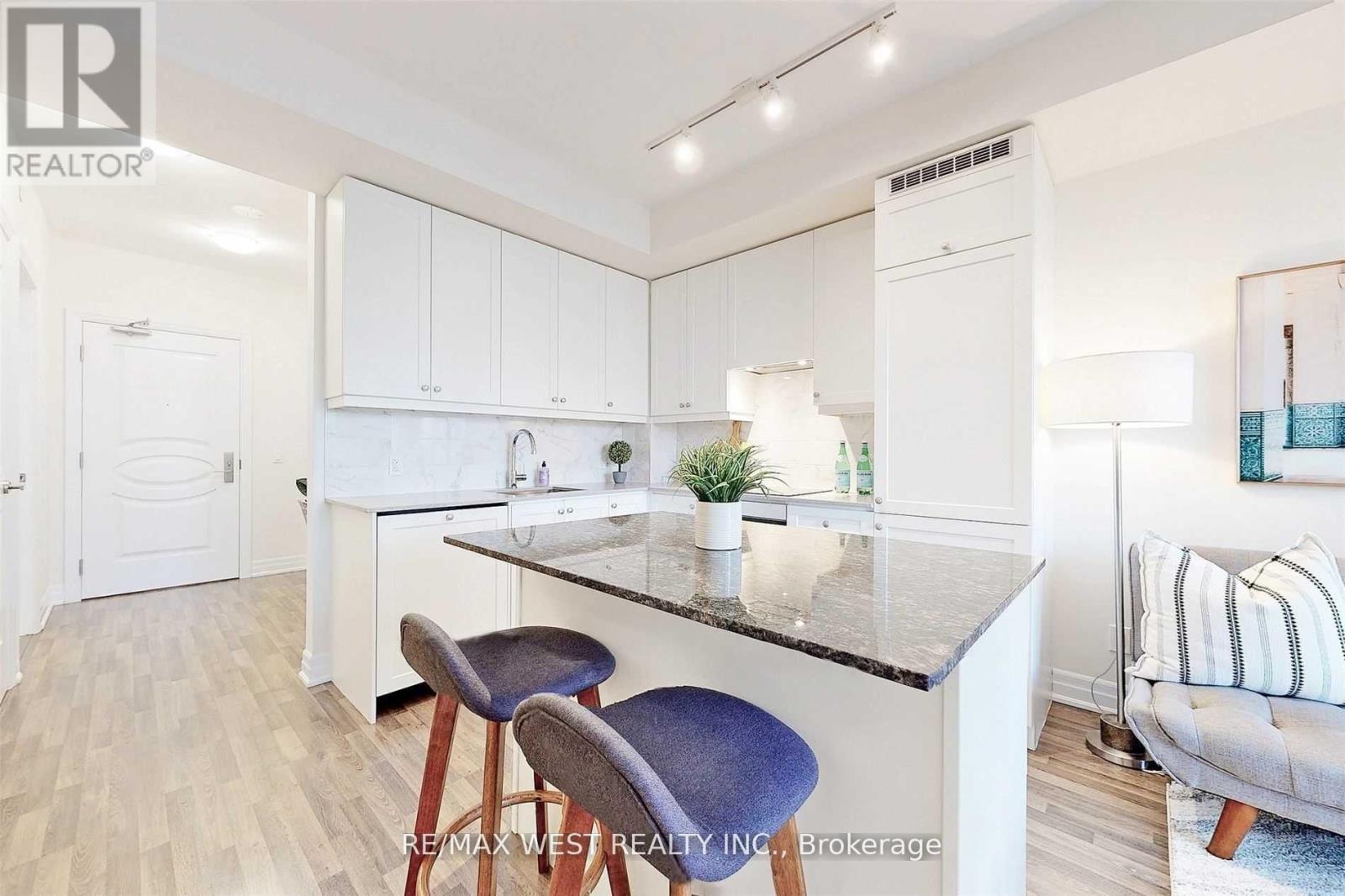 301 - 9085 Jane Street, Vaughan, Ontario  L4K 0L8 - Photo 8 - N12373732