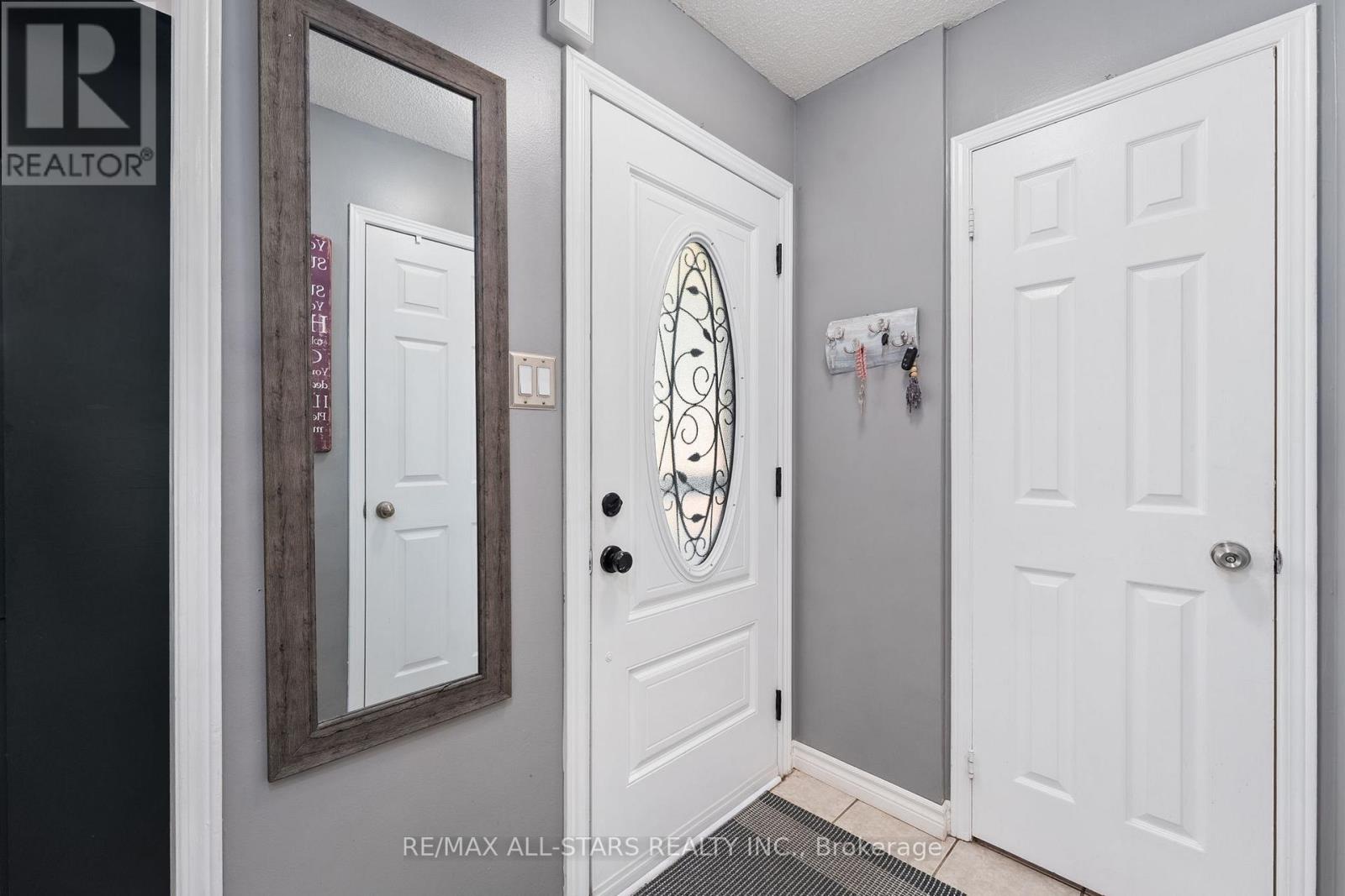 41 Sherie Drive, Georgina, Ontario  L4P 3R2 - Photo 7 - N12373817