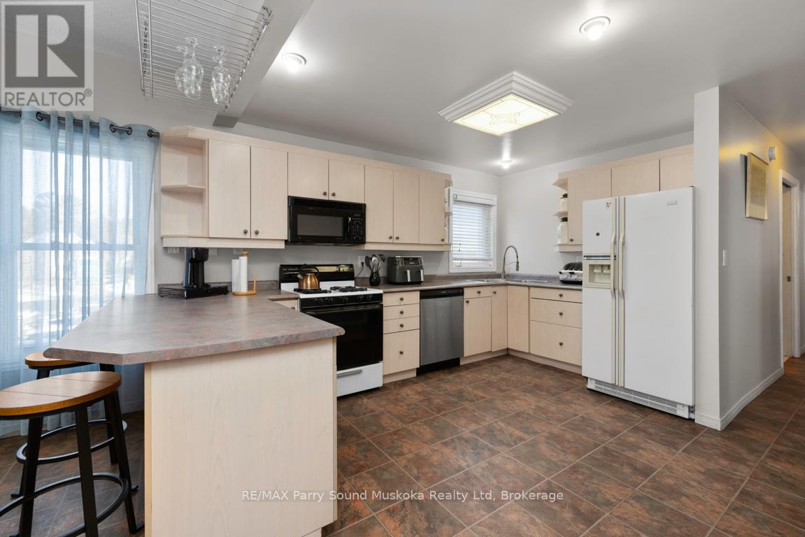 111 James Street, Parry Sound, Ontario  P2A 1T7 - Photo 9 - X12374032