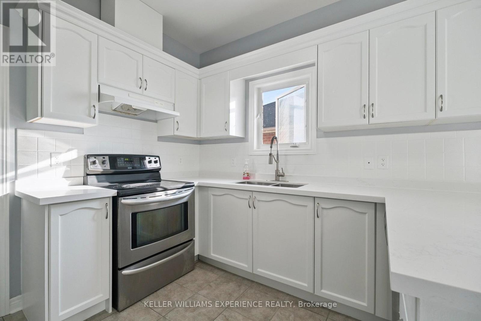 1288 Gina Street, Innisfil, Ontario  L9S 1T1 - Photo 11 - N12373869
