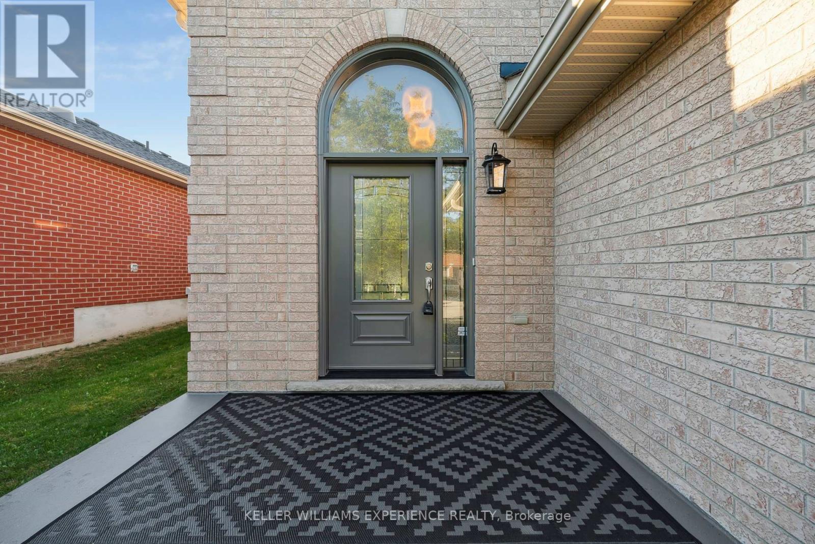 1288 Gina Street, Innisfil, Ontario  L9S 1T1 - Photo 3 - N12373869