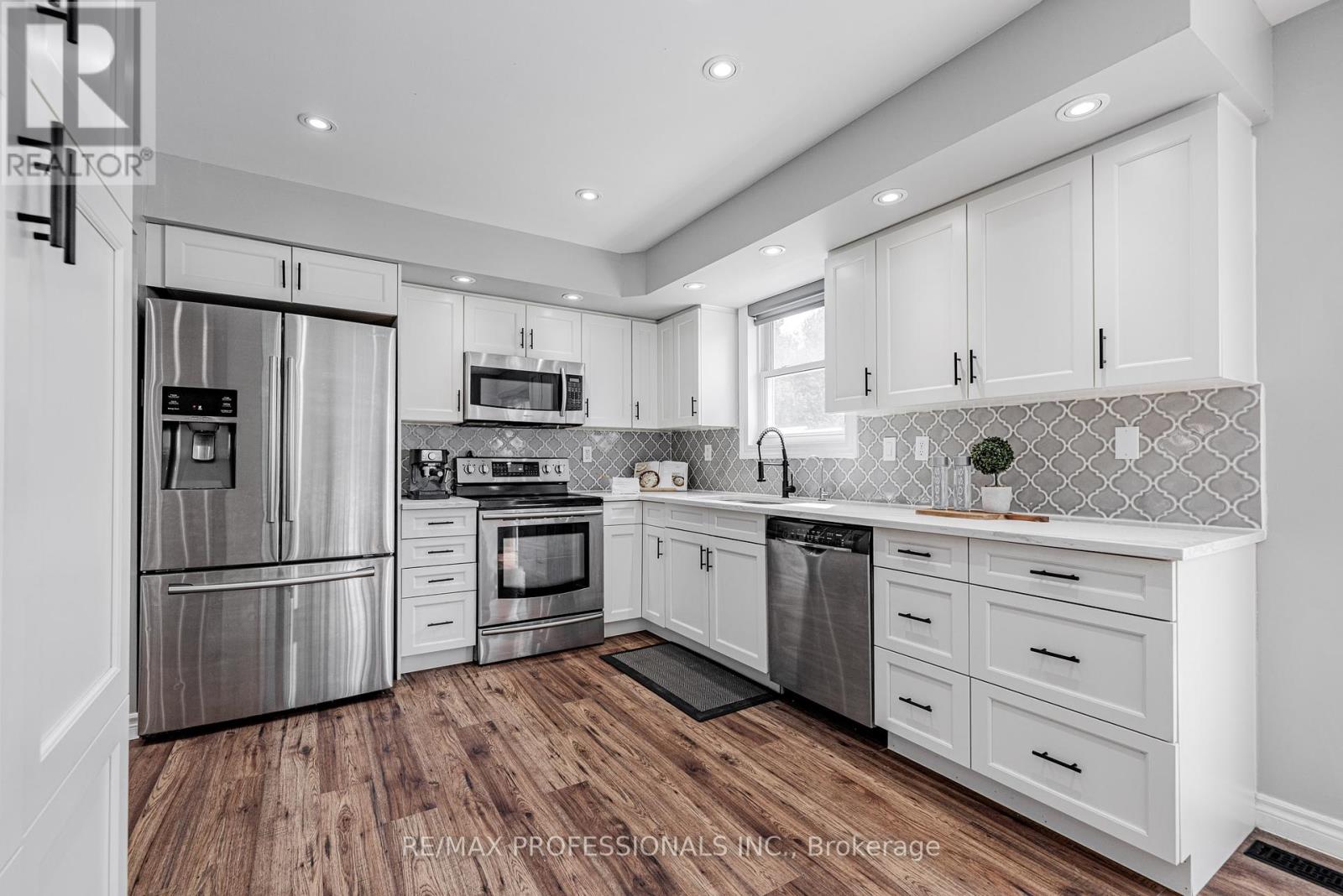 16 Wales Avenue N, Adjala-Tosorontio, Ontario  L0M 1J0 - Photo 9 - N12373905