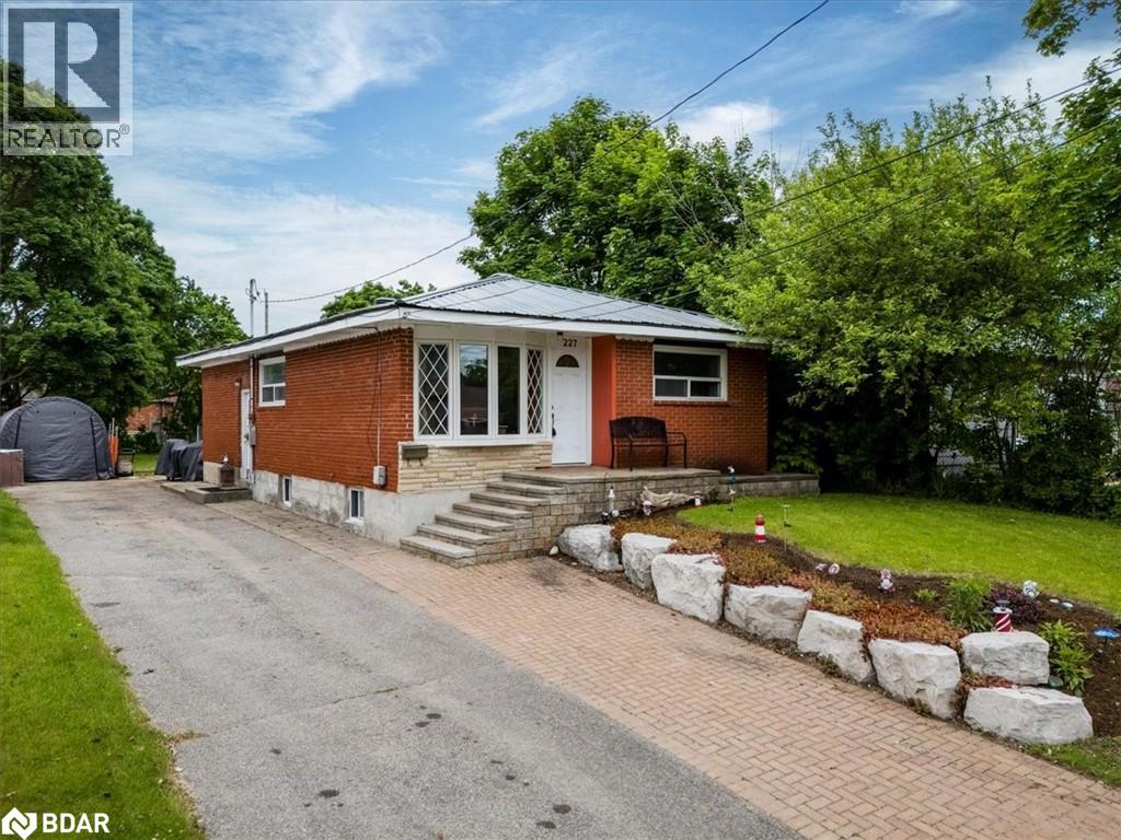 227 Southview Road, Barrie, Ontario  L4N 3X6 - Photo 2 - 40752607