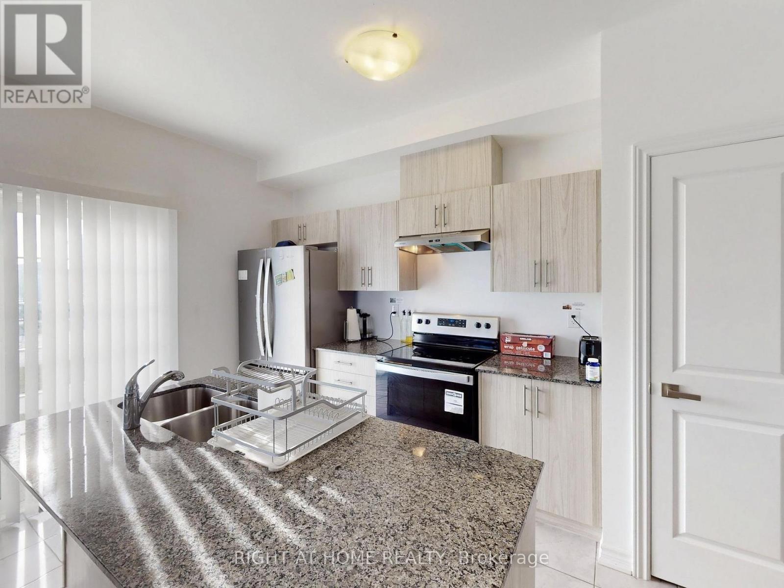 1 Harvest Crescent, Barrie (Innis-Shore), Ontario  L9J 0T3 - Photo 12 - S12373770